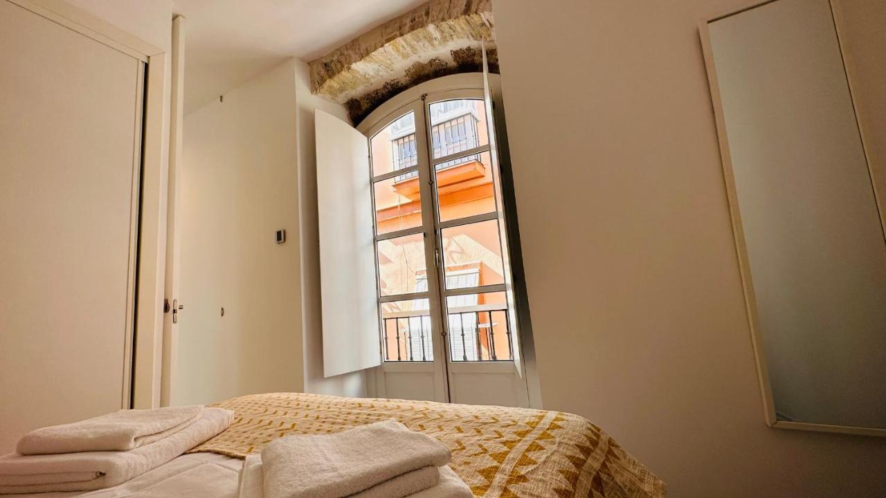 Apartamentos Gadir Centro Cádiz Exteriör bild