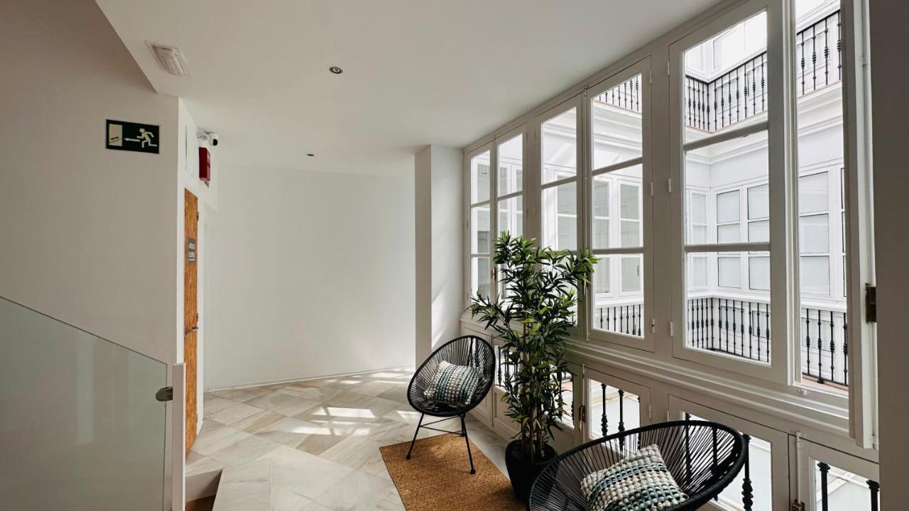 Apartamentos Gadir Centro Cádiz Exteriör bild