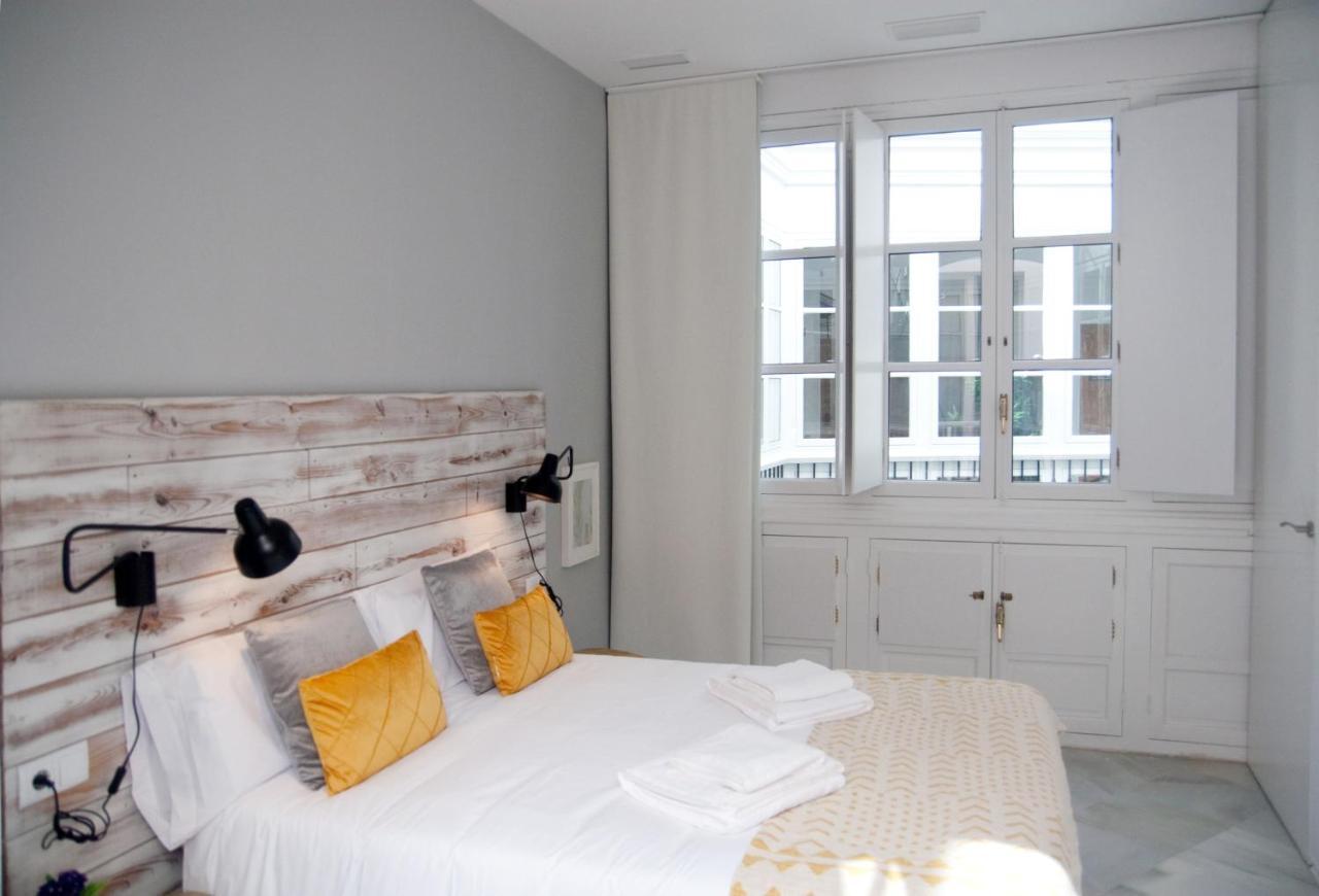 Apartamentos Gadir Centro Cádiz Exteriör bild