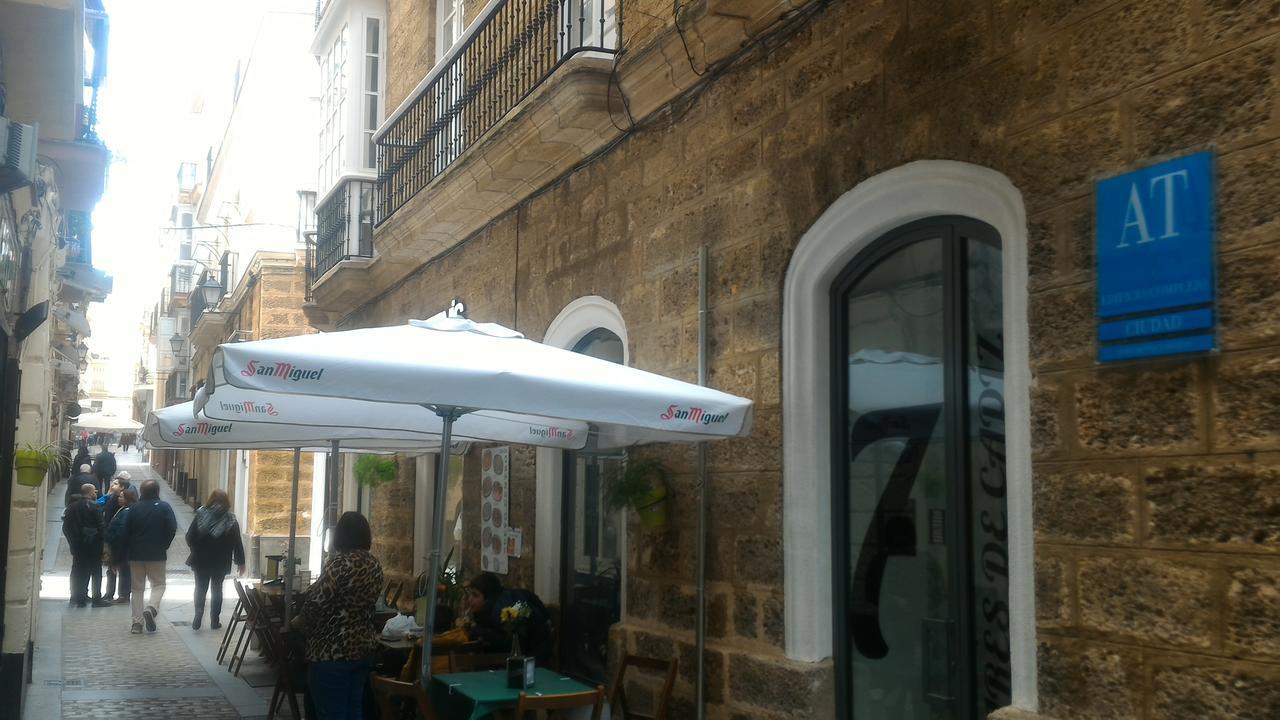 Apartamentos Gadir Centro Cádiz Exteriör bild